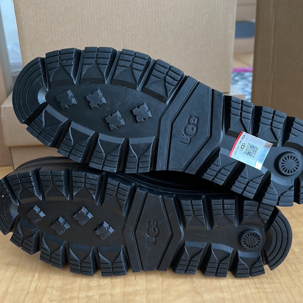 Ugg Women’s Sidnee Ankle Boot - Picture 6 of 6